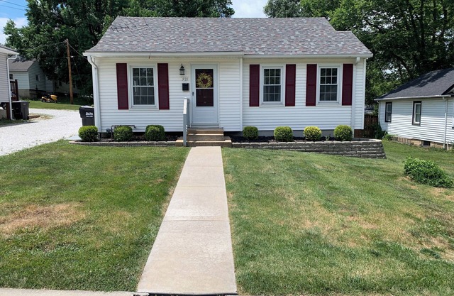 Historic Main Street Cottage