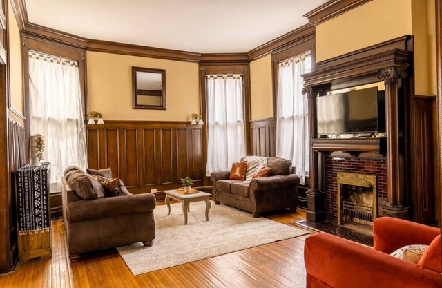 Historic Midtown Apartment