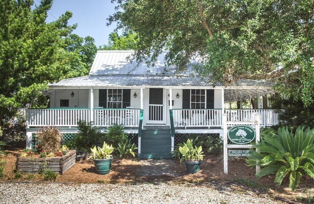 Historic Raney Guest Cottage in Downtown Apalachicola Florida