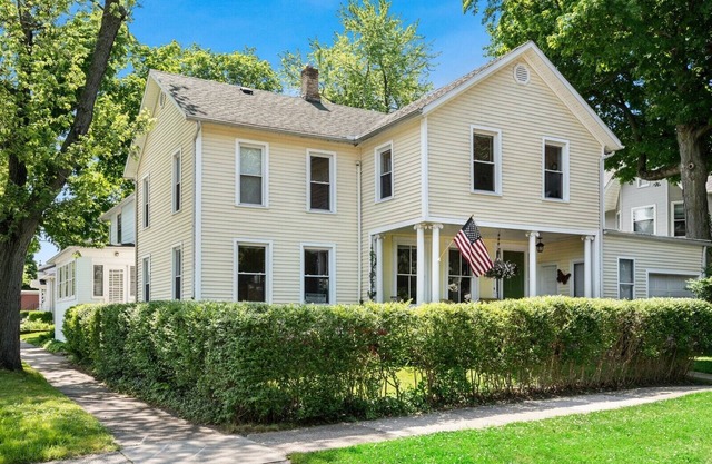 Historic Silver Beach house - 1 block from downtown State St.