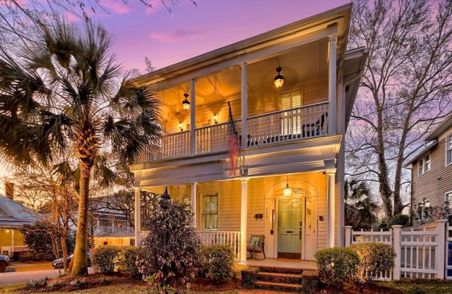 Historic Southern Beauty 4bed Charming Cola Home!