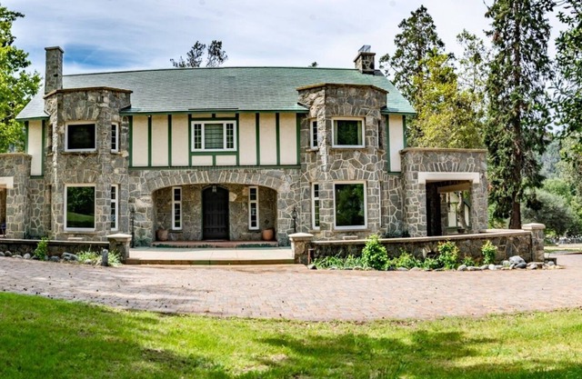 Historic Stone Oak Manor Bed & Breakfast