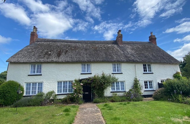 Historic thatched cottage (annexe)