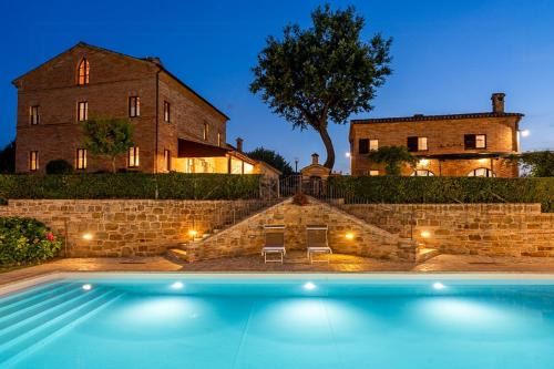 Historic Villa With Pool In Marche Hills