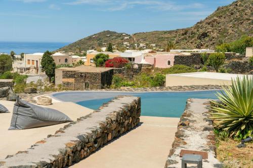 Historical Dammuso With Pool In Pantelleria