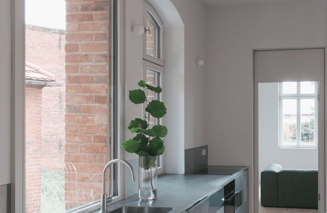 HOCHPARTERRE EAST: Morning sun and terrace to the east