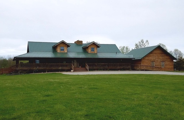 Hocking Hills Lodge - Maximum 16-Adults w/children is 20-Guests