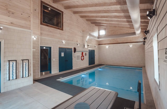 Hocking Hills: Pool! Game Room! Trails! Sleeps 20!