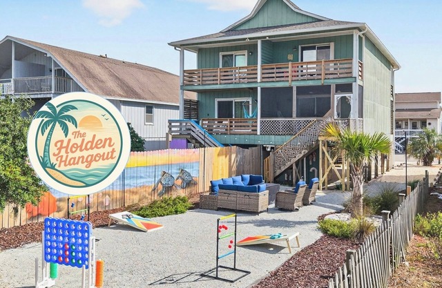 Holden Hangout: Firepit, Bunks, Steps to Sand