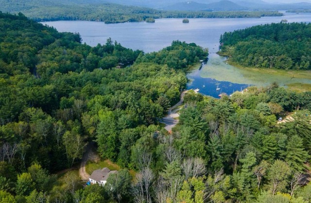 Holderness Hideaway with access to Squam Lake.