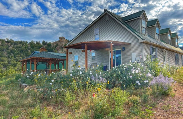Hole In The Wall Ranch