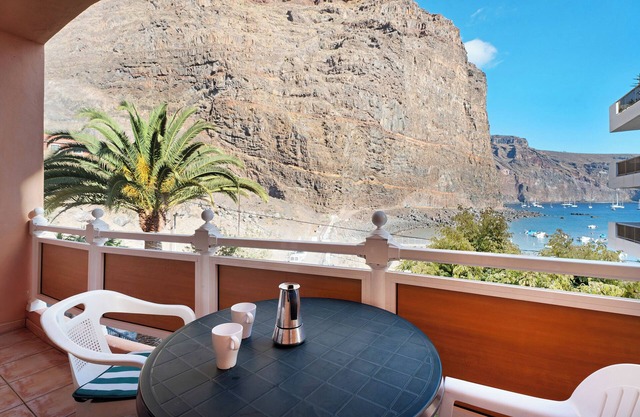 Holiday Apartment "Playita" with Sea View, Private Terrace & Wi-Fi