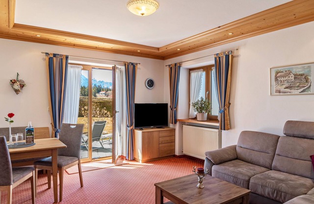 Holiday Apartment 'Alpenblick Tilly - Eibsee' with Mountain View, Shared Terrace and Wi-Fi