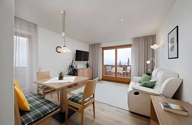 Holiday Apartment 'Appartement Wieser A' with Mountain View, Shared Garden and Wi-Fi