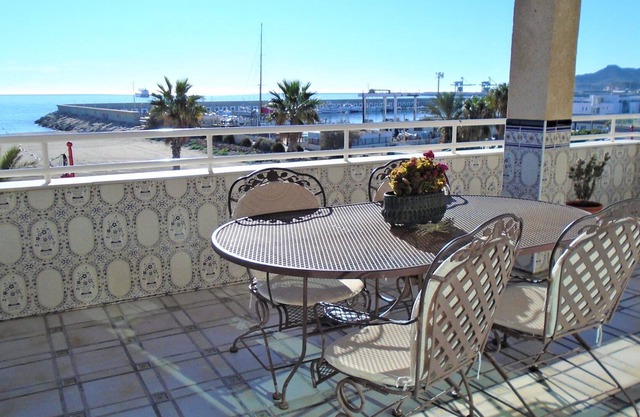 Holiday apartment 'Atico Frente al Mar' near the beach with sea views, terrace and Wi-Fi.