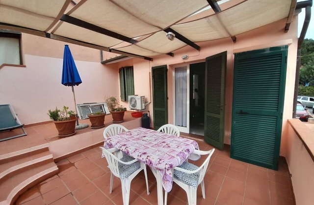 Holiday Apartment 'Bilo La Pérgola' near the Beach with Terrace and Wi-Fi