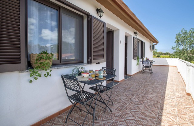 Holiday Apartment 'Casa Vacanza Baratz 4' with Mountain View, Garden & Wi-Fi