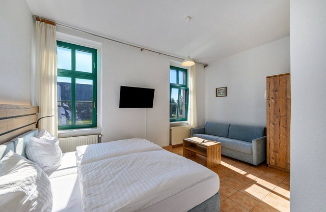 Holiday Apartment 'Fewo E6' with Shared Garden and Wi-Fi