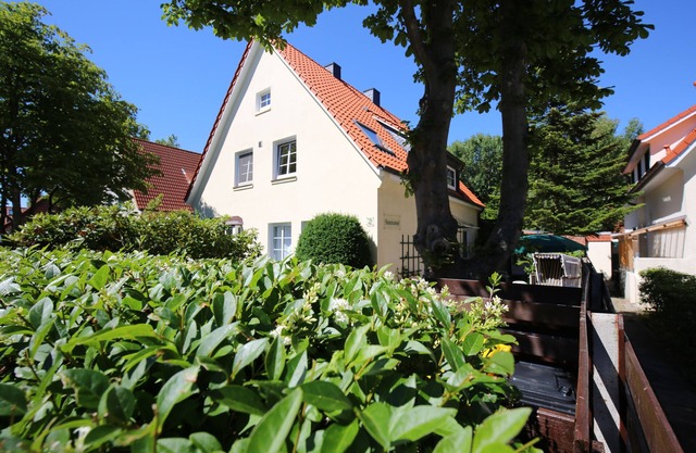 Holiday Apartment 'Haus Seemumel, Fewo Unser Boot' with Private Garden and Wi-Fi