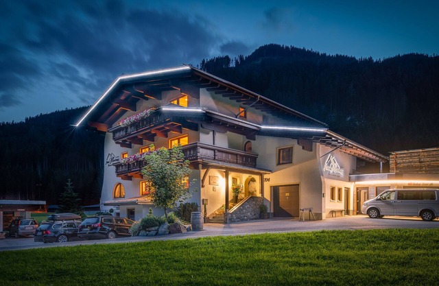 Holiday Apartment 'Haus Marchegg - Bergkristall' with Mountain View, Balcony and Wi-Fi