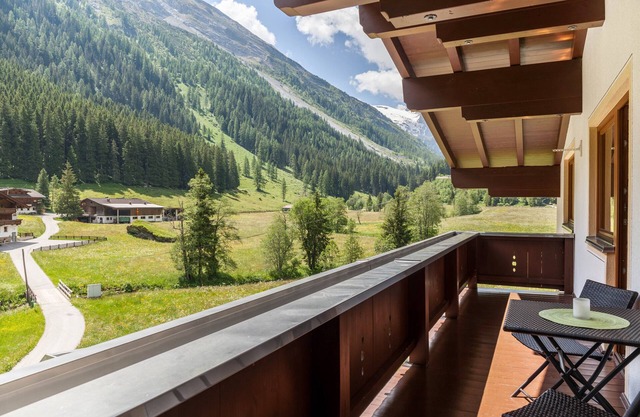 Holiday Apartment 'Haus Marchegg - Steinbock' with Mountain View, Balcony and Wi-Fi