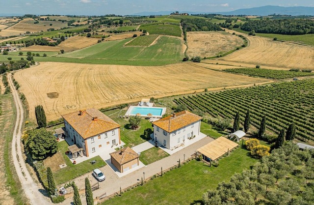 Holiday Apartment "Rose" with Shared Pool, Shared Garden & Wi-Fi