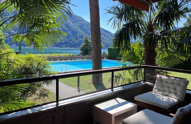 Holiday apartment "Lake Escape", with pool