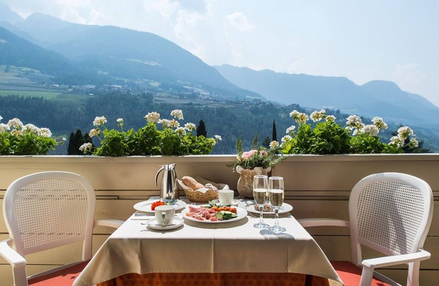 Holiday Apartment "Mignon 6" with Mountain View, Shared Heated Indoor Pool & Wi-Fi