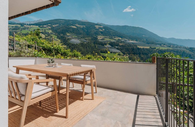 Holiday Apartment "Oberegghof Laugen" with Mountain View and Wi-Fi