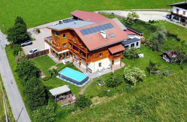 Holiday Apartment 'Residenz Zirmer Wohnung Sonne' with Mountain View, Shared Garden and Wi-Fi