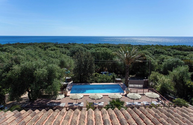 Holiday Apartment ‘Villa Mula 2’ with Wi-Fi, Garden & Shared Pool; Parking Available