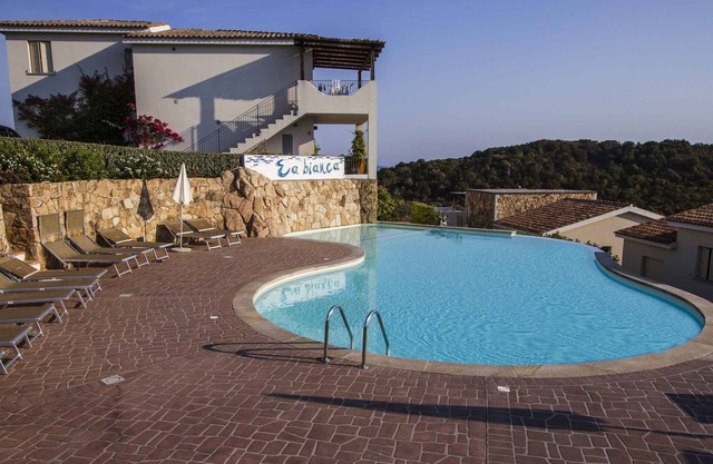 Holiday apartment with outdoor pool and air conditioning