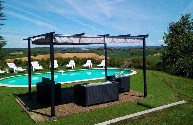 Holiday apartment with stunning view and pool