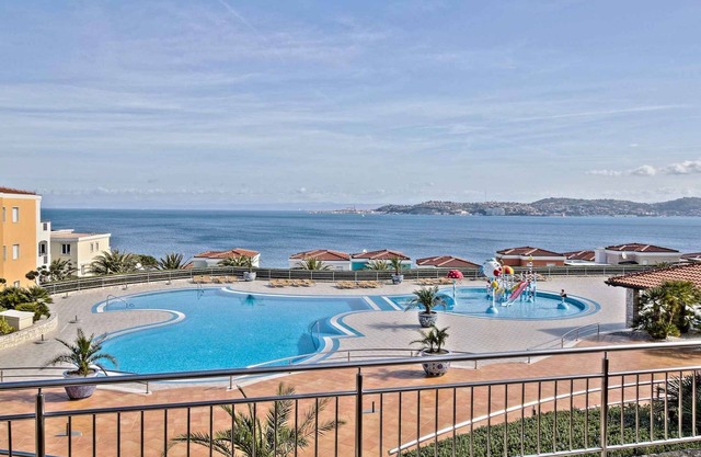 Holiday apartment with internet and air conditioning near the sea