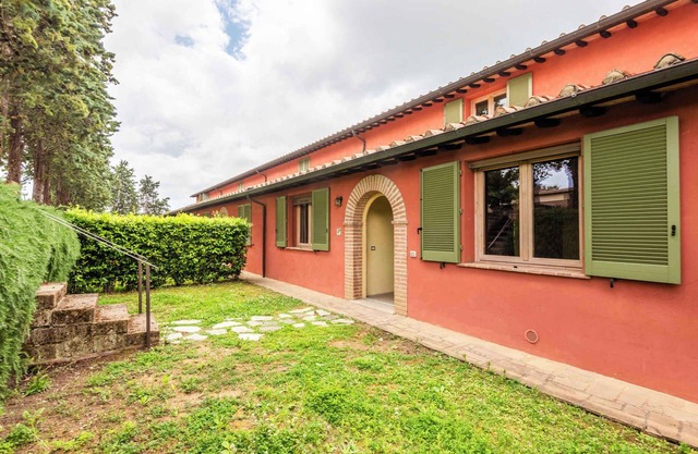 Holiday apartment with terrace, air conditioning and internet