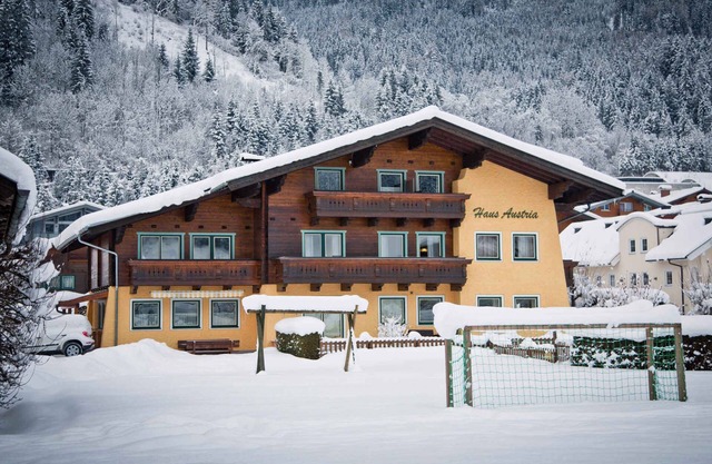 Holiday apartment with views of the mountains and the river