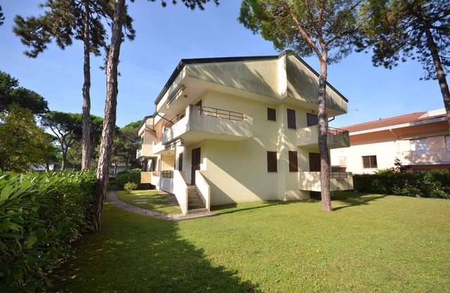 Holiday apartment with balcony and air conditioning