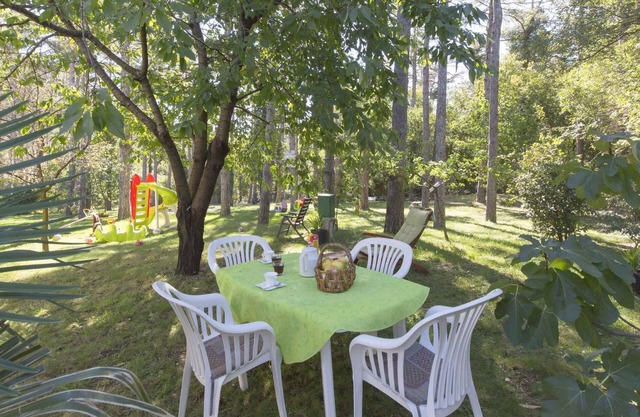 Holiday apartment with 3 bathrooms, barbecue and children's playground