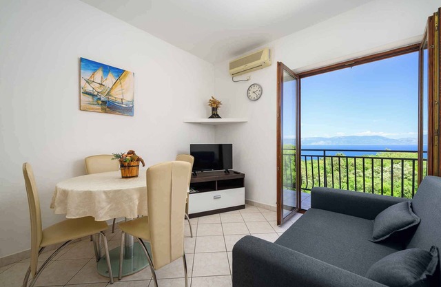 Holiday apartment with outdoor pool, sauna and whirlpool