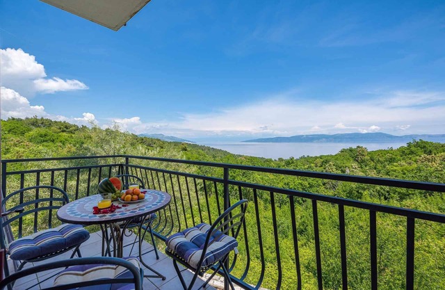 Holiday apartment with outdoor pool, sauna and whirlpool