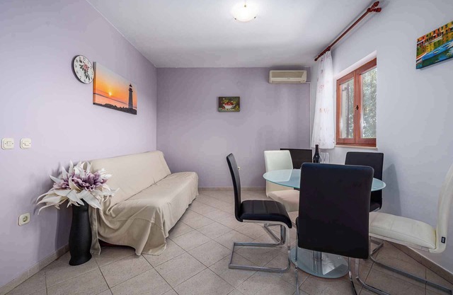 Holiday apartment with outdoor pool, sauna and whirlpool