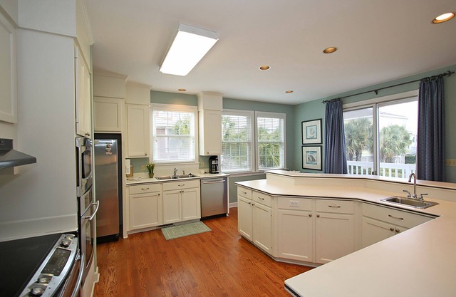 Holiday Booking Deals! Sleeps13 5Bd 4Bth Walk to beach!