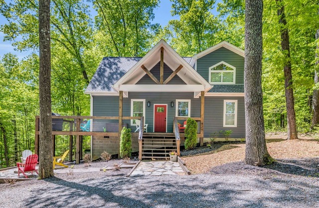 Holiday Cottage in the Woods - near Center Hill Lake