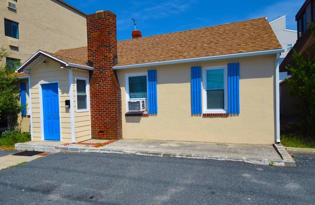 Holiday Cottage-Oceanside 77th St, W/D, AC, Free WIFI