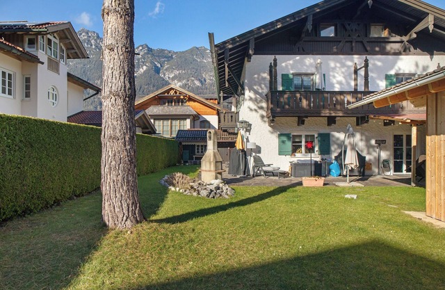 Holiday Home 'Alpen Lodge' with Mountain View, Private Terrace and Wi-Fi