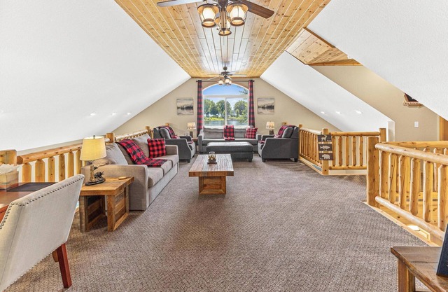Holiday Decor|Winter Retreat|Multiple Families|Gameroom