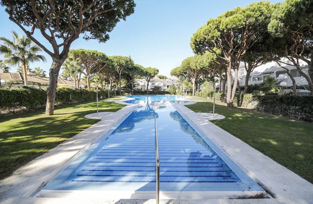 Holiday Apartment "El Velero" with Shared Pool, Private Terrace & Wi-Fi
