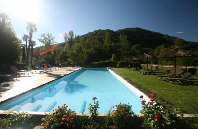 Holiday flat "Le Grenier" with swimming pool