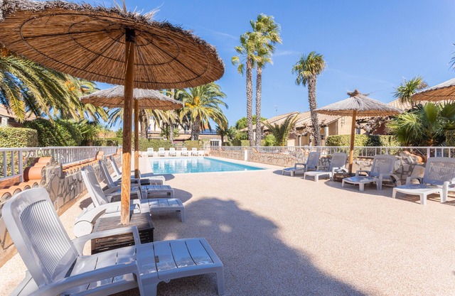 Holiday Home 'La Capelle 4 Persons 876' with Shared Pool, Wi-Fi and Air Conditioning