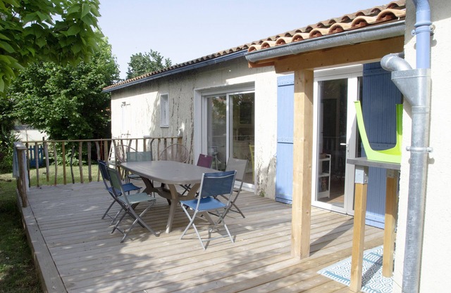 Holiday Home with Shaded Garden. Near Beach